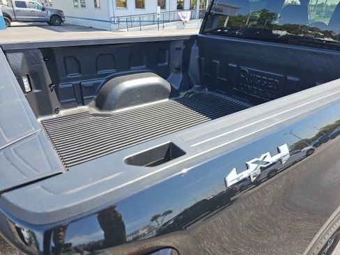 Used 2026 GMC Sierra 1500 SLT image 3