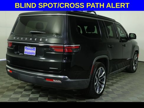 Used 2022 Jeep Wagoneer Series III w/ Premium Group I AWD/4WD image 9