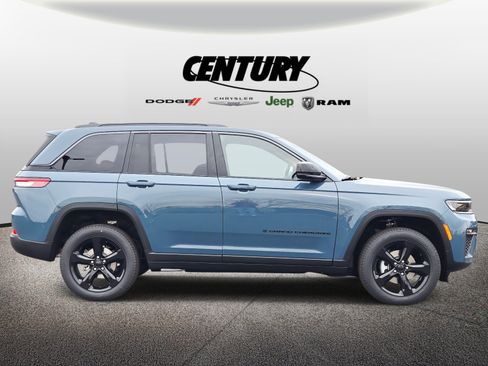 New 2026 Jeep Grand Cherokee Limited w/ Limited Altitude Package AWD/4WD image 2