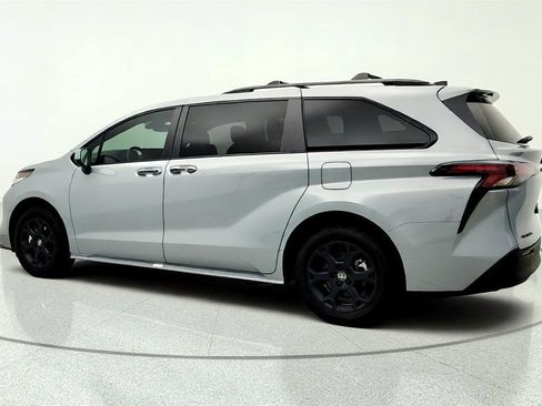Used 2025 Toyota Sienna XLE Woodland Edition AWD/4WD image 7
