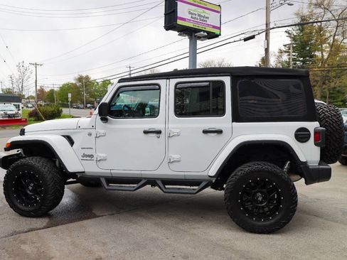 Used 2023 Jeep Wrangler Unlimited Sahara w/ Cold Weather Group AWD/4WD image 6
