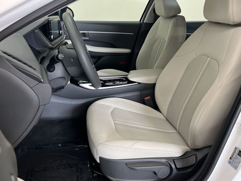 Used 2023 Hyundai Sonata SE w/ Preferred Accessory Package FWD image 12