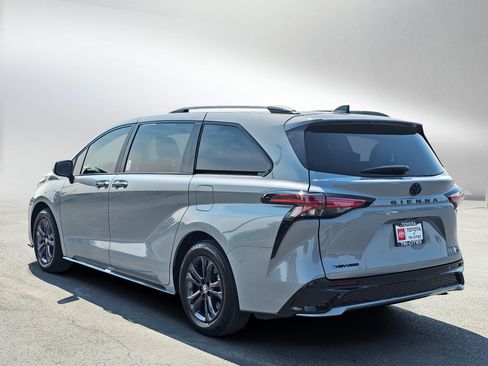 Used 2026 Toyota Sienna XSE AWD/4WD image 3