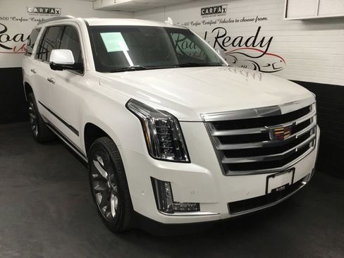 Used 2017 Cadillac Escalade Premium Luxury image 2
