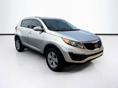 Used 2011 Kia Sportage LX w/ Navigation Pkg image 3