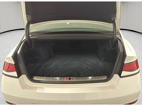 Used 2025 Genesis G90 3.5T AWD/4WD image 12