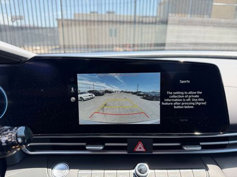 Used 2025 Hyundai Elantra Limited FWD image 24