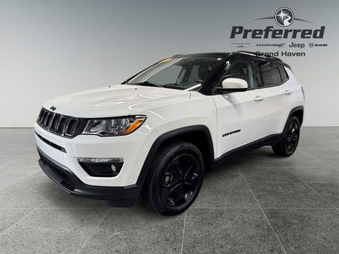 Used 2018 Jeep Compass Latitude w/ Popular Equipment Group AWD/4WD image 10