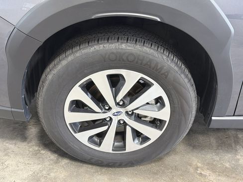 Used 2025 Subaru Outback Premium w/ Popular Package #1A AWD/4WD image 15