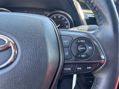 Used 2022 Toyota Camry SE image 19