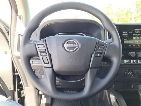 Certified 2025 Nissan Frontier SV image 35