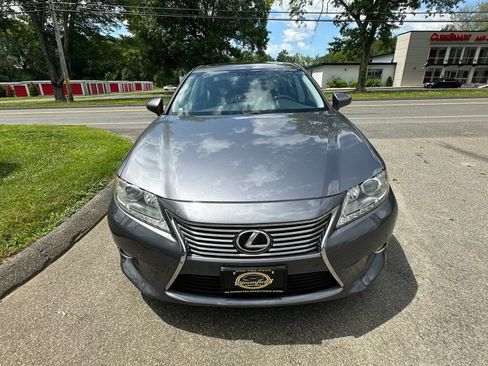 Used 2013 Lexus ES 350 w/ Luxury Pkg FWD image 2
