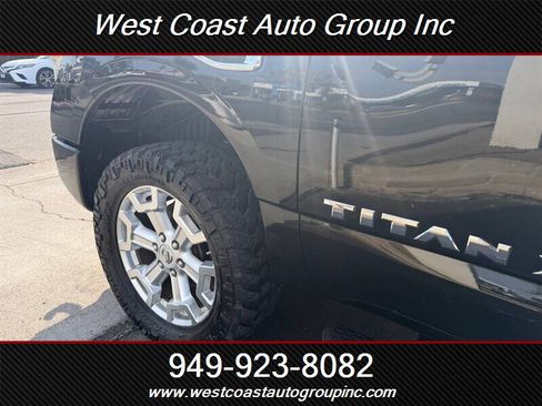 Used 2016 Nissan Titan SL image 22