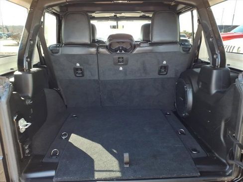 Used 2022 Jeep Wrangler Unlimited Sahara w/ Safety Group image 27