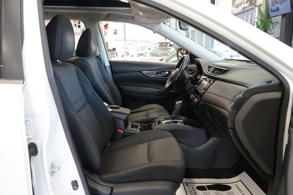 Used 2017 Nissan Rogue SV AWD/4WD image 40