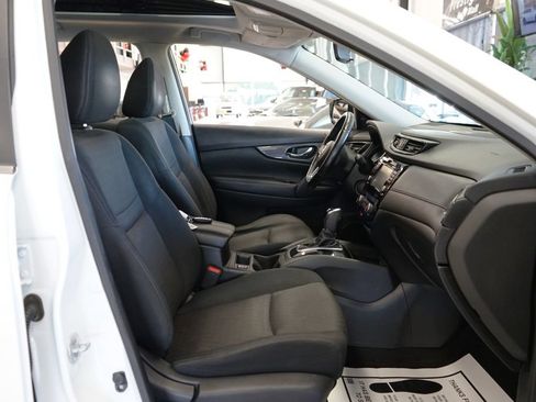 Used 2017 Nissan Rogue SV AWD/4WD image 40