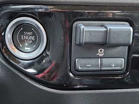 Certified 2023 GMC Sierra 1500 SLT w/ SLT Premium Package image 18