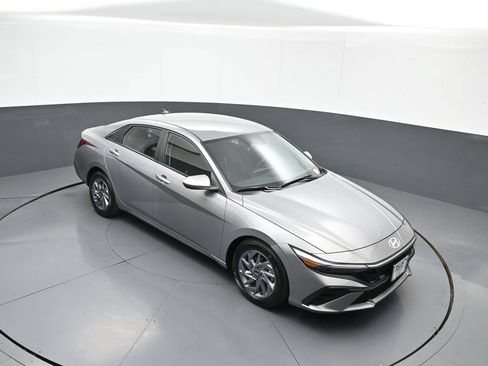 Certified 2024 Hyundai Elantra SEL FWD image 35