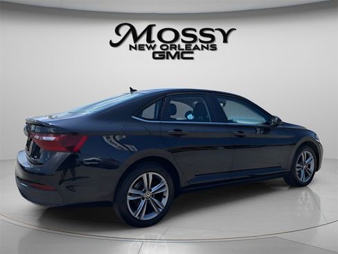 Used 2024 Volkswagen Jetta SE image 5