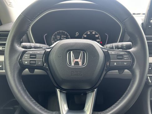 Certified 2025 Honda Pilot Touring image 17