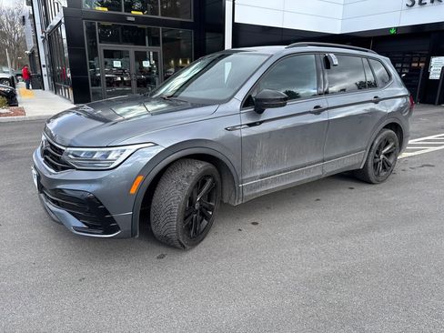 Used 2023 Volkswagen Tiguan SE R-Line image 1