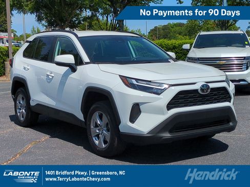 Used 2025 Toyota RAV4 XLE AWD/4WD image 1