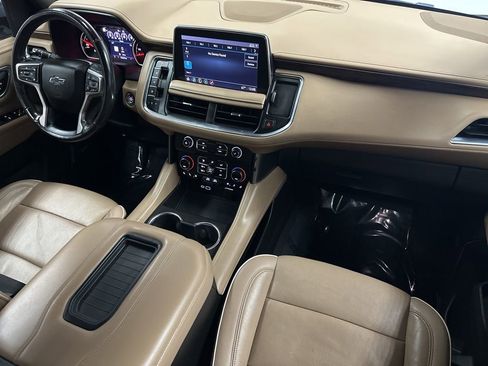 Used 2021 Chevrolet Suburban Premier w/ Premium Package image 11