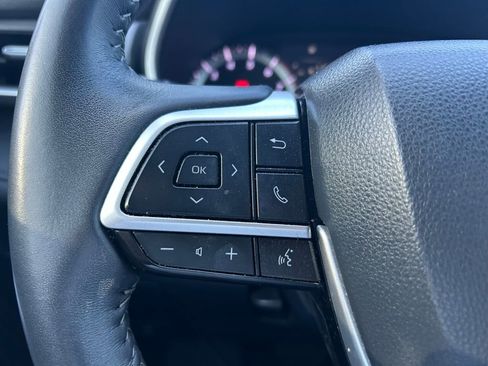 Used 2024 Toyota Highlander XLE image 19