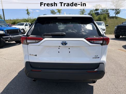 Used 2021 Toyota RAV4 LE AWD/4WD image 9