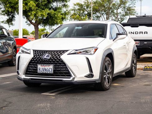Used 2019 Lexus UX 250h w/ Premium Package image 3