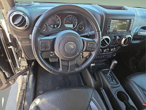 Used 2018 Jeep Wrangler Rubicon w/ Dual Top Group image 10