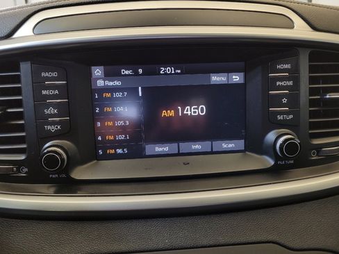 Used 2020 Kia Sorento LX AWD/4WD image 25