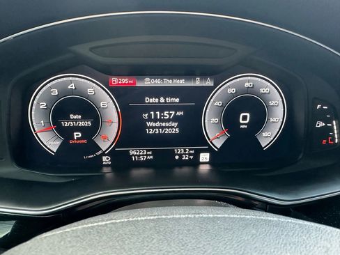 Used 2020 Audi Q8 Premium Plus w/ Premium Plus Package image 22