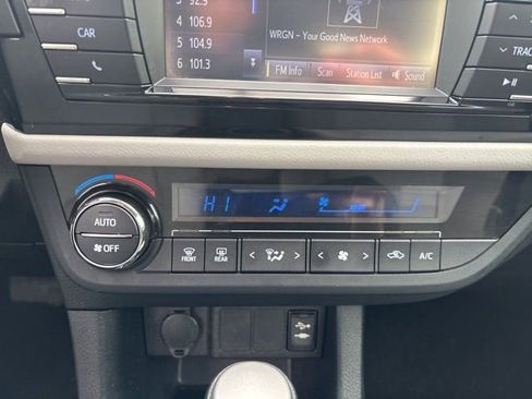 Used 2016 Toyota Corolla LE image 30