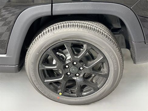 New 2026 Jeep Compass Latitude image 7