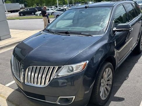 Used 2014 Lincoln MKX AWD w/ Equipment Group 102A image 3