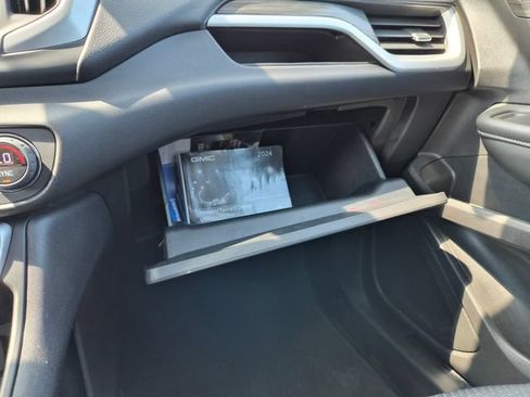 Used 2024 GMC Terrain SLE w/ Driver Convenience Package FWD image 29