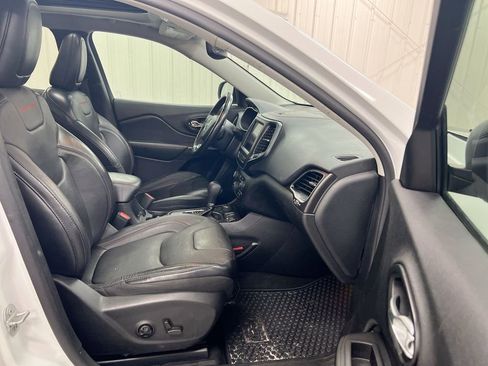 Used 2021 Jeep Cherokee Trailhawk w/ Sun, Sound & Nav Group image 23