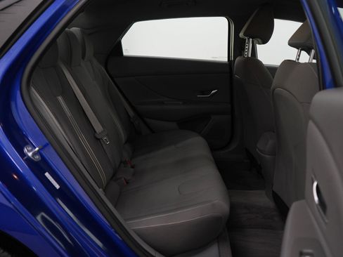 Used 2023 Hyundai Elantra SEL w/ Convenience Package FWD image 12