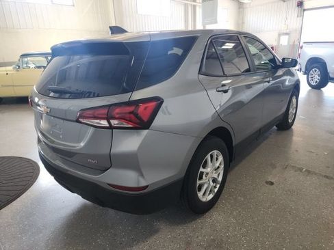 Used 2023 Chevrolet Equinox LS w/ LS Convenience Package AWD/4WD image 4