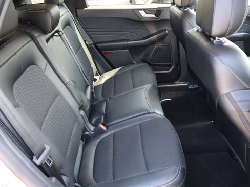 Used 2025 Ford Escape SE FWD image 12
