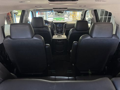 Used 2018 Cadillac Escalade ESV Premium Luxury image 15