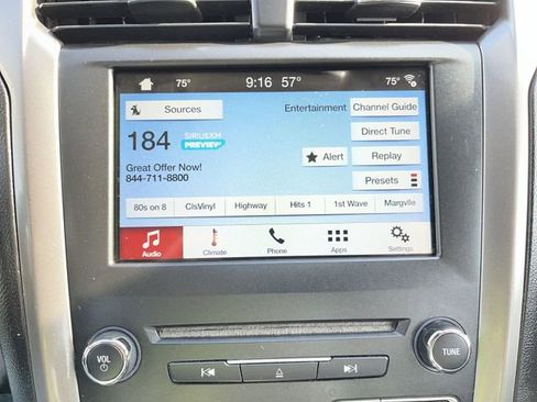 Used 2017 Ford Fusion SE w/ Fusion SE Technology Package FWD image 13