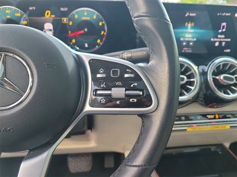 Used 2021 Mercedes-Benz GLB 250 image 21