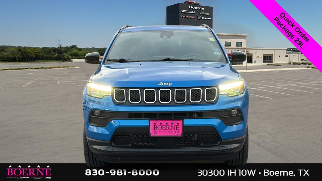 Used 2023 Jeep Compass Latitude w/ Sun and Sound Group AWD/4WD image 8