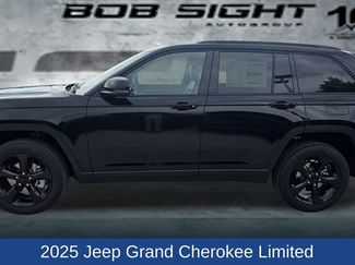 New 2025 Jeep Grand Cherokee Limited w/ Black Appearance Package video 3