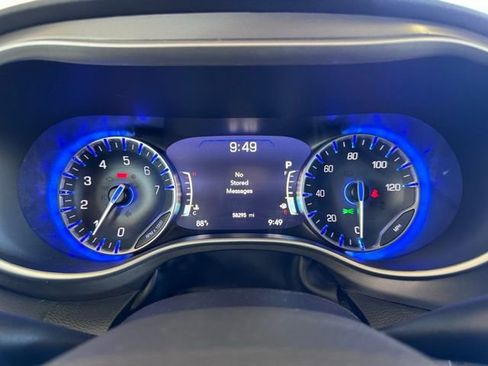 Used 2023 Chrysler Pacifica Touring-L FWD image 19