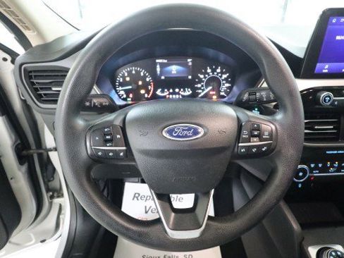 Used 2020 Ford Escape SE image 18