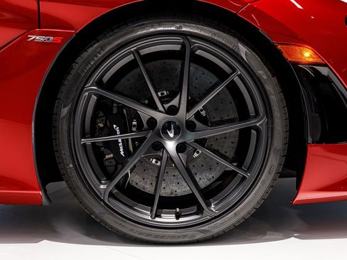 Used 2027 McLaren 750S Spider RWD image 36