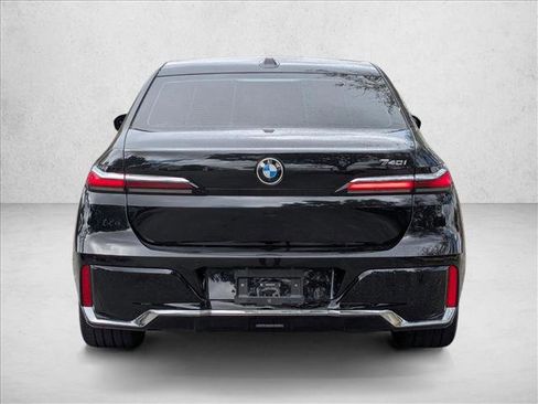 Used 2024 BMW 740i image 7